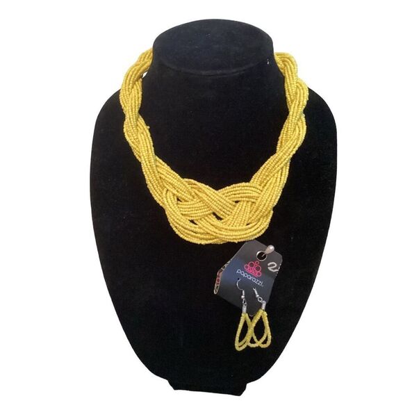 A Standing Ovation Necklace & Earrings Set - Picture 1 of 4